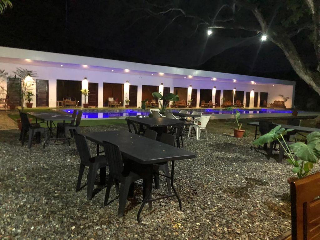 Alesseo Hostel Tiniguiban Buitenkant foto